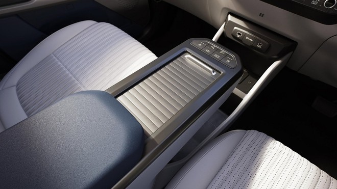 Kia Carens 2026 về đại l&yacute; tại Việt Nam: Thiết kế bắt mắt hơn, nội thất xịn hơn hẳn với m&agrave;n h&igrave;nh k&eacute;p, phanh điện tử, cạnh tranh Xpander - Ảnh 8.