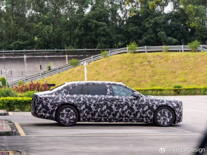 Cận cảnh sedan si&ecirc;u sang của BYD đấu Rolls-Royce Phantom, dễ ra mắt v&agrave;o năm sau - Ảnh 3.