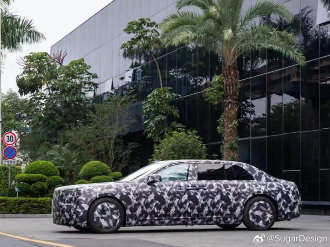 Cận cảnh sedan si&ecirc;u sang của BYD đấu Rolls-Royce Phantom, dễ ra mắt v&agrave;o năm sau - Ảnh 4.