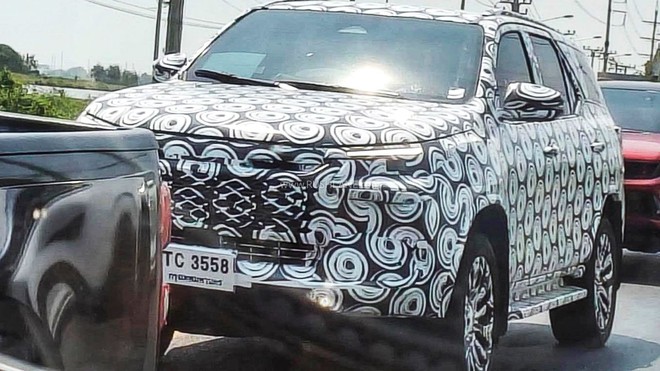 Toyota Fortuner đời mới lộ diện tr&ecirc;n đường với cụm đ&egrave;n LED kiểu mới, dễ ra mắt năm sau cạnh tranh Everest - Ảnh 2.