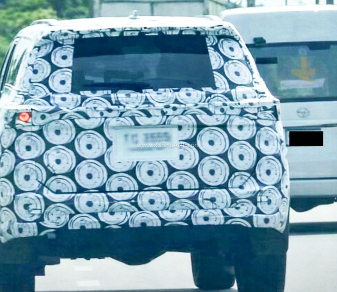Toyota Fortuner đời mới lộ diện tr&ecirc;n đường với cụm đ&egrave;n LED kiểu mới, dễ ra mắt năm sau cạnh tranh Everest - Ảnh 3.