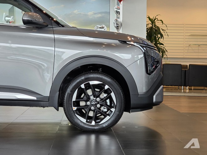 Xem thực tế Kia Carens Clavis tại Việt Nam: Thiết kế bắt mắt hơn, c&oacute; phanh điện tử, cửa n&oacute;c, ADAS, cạnh tranh Xpander, BR-V - Ảnh 14.
