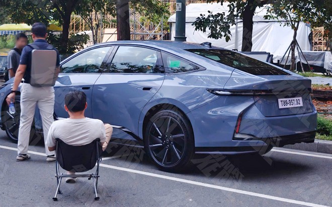 Xe điện Lexus đầu ti&ecirc;n Việt Nam lộ th&ocirc;ng số vận h&agrave;nh: Dẫn động 2 cầu, nặng hơn 2,2 tấn, 'ăn' điện gấp đ&ocirc;i Taycan - Ảnh 3.