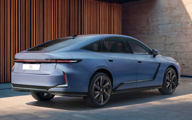 Xe điện Lexus đầu ti&ecirc;n Việt Nam lộ th&ocirc;ng số vận h&agrave;nh: Dẫn động 2 cầu, nặng hơn 2,2 tấn, 'ăn' điện gấp đ&ocirc;i Taycan - Ảnh 7.