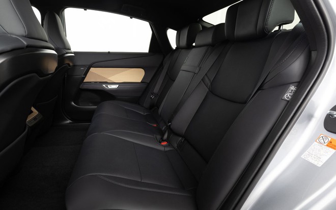 Xe điện Lexus đầu ti&ecirc;n Việt Nam lộ th&ocirc;ng số vận h&agrave;nh: Dẫn động 2 cầu, nặng hơn 2,2 tấn, 'ăn' điện gấp đ&ocirc;i Taycan - Ảnh 9.