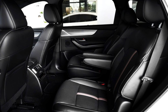 Mazda CX-90 giảm gi&aacute; hơn 80 triệu tại đại l&yacute;: Bản PHEV c&ograve;n 2,218 tỷ đồng, tăng sức cạnh tranh Palisade, Teramont - Ảnh 7.