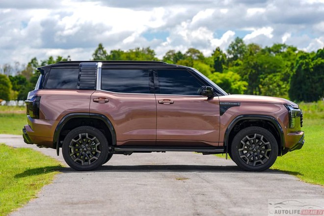 Mitsubishi Pajero thế hệ mới chốt ng&agrave;y ra mắt ĐN&Aacute;: 3 phi&ecirc;n bản gi&aacute; quy đổi từ 1,2 tỷ, m&aacute;y dầu hơn 200m&atilde; lực, tham vọng đấu Everest - Ảnh 6.