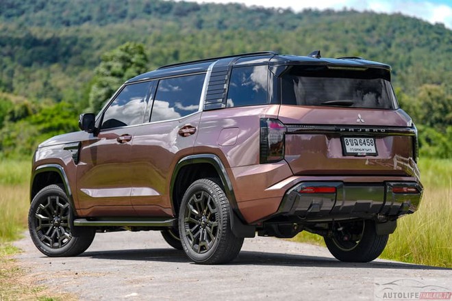 Mitsubishi Pajero thế hệ mới chốt ng&agrave;y ra mắt ĐN&Aacute;: 3 phi&ecirc;n bản gi&aacute; quy đổi từ 1,2 tỷ, m&aacute;y dầu hơn 200m&atilde; lực, tham vọng đấu Everest - Ảnh 13.