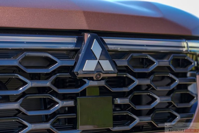 Mitsubishi Pajero thế hệ mới chốt ng&agrave;y ra mắt ĐN&Aacute;: 3 phi&ecirc;n bản gi&aacute; quy đổi từ 1,2 tỷ, m&aacute;y dầu hơn 200m&atilde; lực, tham vọng đấu Everest - Ảnh 20.