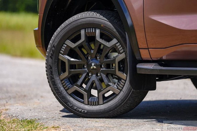 Mitsubishi Pajero thế hệ mới chốt ng&agrave;y ra mắt ĐN&Aacute;: 3 phi&ecirc;n bản gi&aacute; quy đổi từ 1,2 tỷ, m&aacute;y dầu hơn 200m&atilde; lực, tham vọng đấu Everest - Ảnh 14.