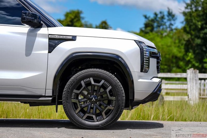 Mitsubishi Pajero thế hệ mới chốt ng&agrave;y ra mắt ĐN&Aacute;: 3 phi&ecirc;n bản gi&aacute; quy đổi từ 1,2 tỷ, m&aacute;y dầu hơn 200m&atilde; lực, tham vọng đấu Everest - Ảnh 19.