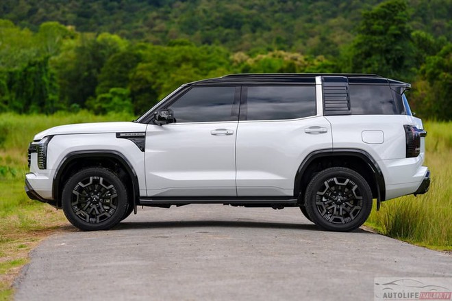 Mitsubishi Pajero thế hệ mới chốt ng&agrave;y ra mắt ĐN&Aacute;: 3 phi&ecirc;n bản gi&aacute; quy đổi từ 1,2 tỷ, m&aacute;y dầu hơn 200m&atilde; lực, tham vọng đấu Everest - Ảnh 5.