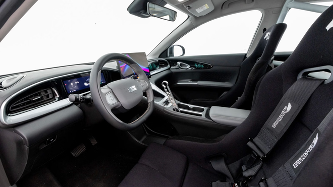 Cận cảnh chiếc Geely EX2 d&agrave;nh cho d&acirc;n m&ecirc; tốc độ: Hạ gầm, l&ecirc;n m&acirc;m, th&aacute;o ghế, th&ecirc;m phanh tay để drift - Ảnh 8.