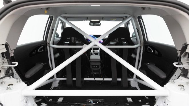 Cận cảnh chiếc Geely EX2 d&agrave;nh cho d&acirc;n m&ecirc; tốc độ: Hạ gầm, l&ecirc;n m&acirc;m, th&aacute;o ghế, th&ecirc;m phanh tay để drift - Ảnh 9.