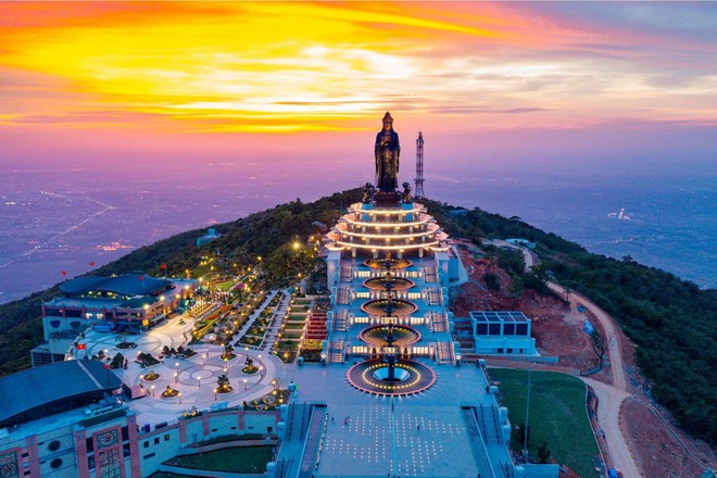 Vừa chốt VinFast VF 2, t&ocirc;i t&igrave;m được 3 điểm đi chơi cực &lsquo;chill&rsquo; c&aacute;ch TP.HCM dưới 200km: L&ecirc;n n&uacute;i, xuống biển đều c&oacute;, sạc cũng tiện - Ảnh 1.