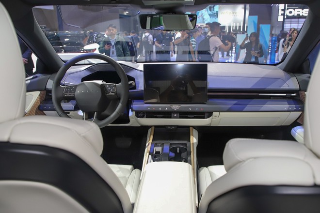 Lexus ES thế hệ mới chốt ra mắt Việt Nam th&aacute;ng sau: Xe đ&atilde; lộ diện tr&ecirc;n đường, lần đầu c&oacute; bản thuần điện cạnh tranh 5 Series, E-Class - Ảnh 6.