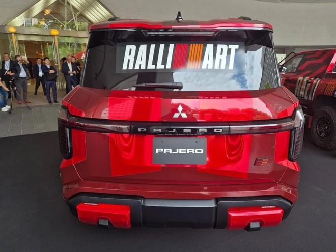 Mitsubishi Pajero 2026 vừa ra mắt đã có bản địa hình cực chiến: Ống thở cao, vòm bánh lớn, lốp chuyên off-road - Ảnh 4.