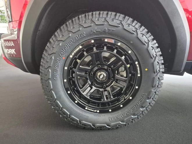 Mitsubishi Pajero 2026 vừa ra mắt đã có bản địa hình cực chiến: Ống thở cao, vòm bánh lớn, lốp chuyên off-road - Ảnh 7.