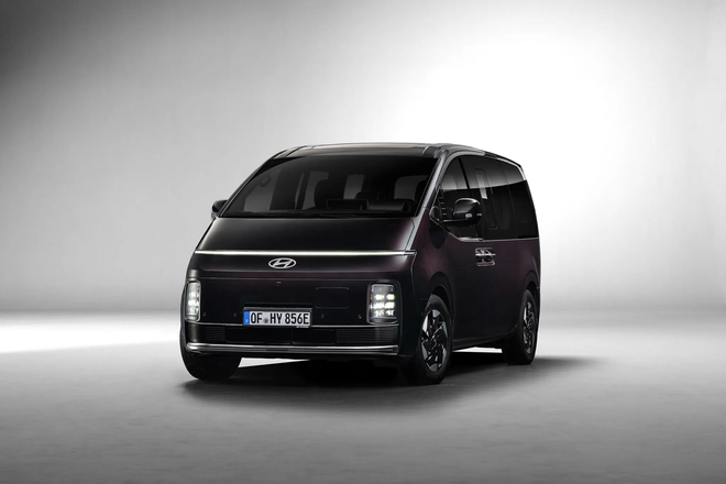 Hyundai Staria thuần điện ra mắt: D&agrave;i hơn 5,2 m, trang bị 9 chỗ ngồi, sạc đầy đi gần 450 km - Ảnh 1.