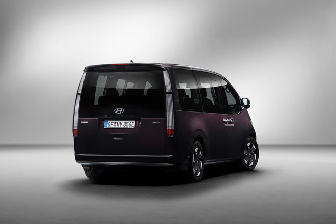 Hyundai Staria thuần điện ra mắt: D&agrave;i hơn 5,2 m, trang bị 9 chỗ ngồi, sạc đầy đi gần 450 km - Ảnh 2.