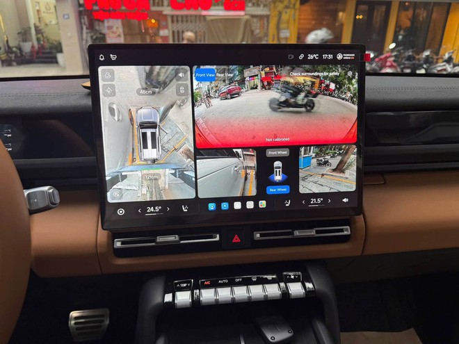SUV 'lạ' d&aacute;ng như Defender lần đầu xuất hiện tại Việt Nam: EREV đầy b&igrave;nh chạy tới 1.200km, gi&aacute; tạm t&iacute;nh 2,2 tỷ đồng c&oacute; cạnh tranh được Prado? - Ảnh 4.