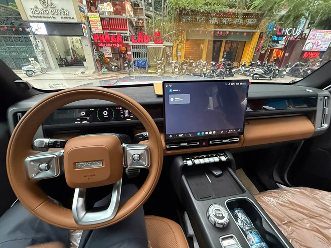 SUV 'lạ' d&aacute;ng như Defender lần đầu xuất hiện tại Việt Nam: EREV đầy b&igrave;nh chạy tới 1.200km, gi&aacute; tạm t&iacute;nh 2,2 tỷ đồng c&oacute; cạnh tranh được Prado? - Ảnh 3.