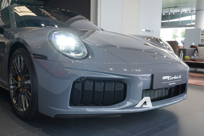 Ngắm Porsche 911 Turbo S thế hệ mới đầu ti&ecirc;n tại Việt Nam, d&agrave;n 'option' đủ mua 1 chiếc Civic - Ảnh 20.