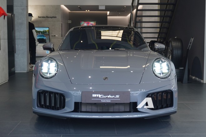 Ngắm Porsche 911 Turbo S thế hệ mới đầu ti&ecirc;n tại Việt Nam, d&agrave;n 'option' đủ mua 1 chiếc Civic - Ảnh 1.
