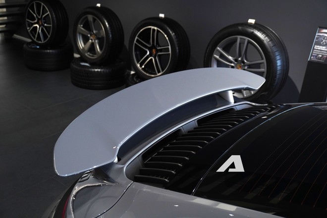 Ngắm Porsche 911 Turbo S thế hệ mới đầu ti&ecirc;n tại Việt Nam, d&agrave;n 'option' đủ mua 1 chiếc Civic - Ảnh 7.