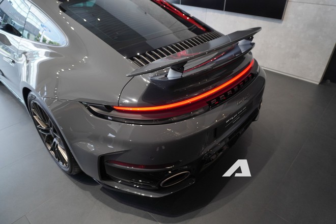 Ngắm Porsche 911 Turbo S thế hệ mới đầu ti&ecirc;n tại Việt Nam, d&agrave;n 'option' đủ mua 1 chiếc Civic - Ảnh 24.