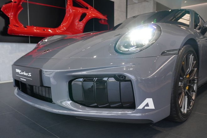 Ngắm Porsche 911 Turbo S thế hệ mới đầu ti&ecirc;n tại Việt Nam, d&agrave;n 'option' đủ mua 1 chiếc Civic - Ảnh 21.