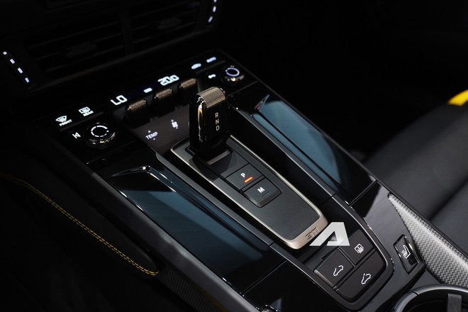 Ngắm Porsche 911 Turbo S thế hệ mới đầu ti&ecirc;n tại Việt Nam, d&agrave;n 'option' đủ mua 1 chiếc Civic - Ảnh 15.