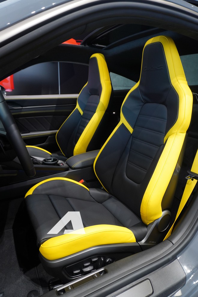 Ngắm Porsche 911 Turbo S thế hệ mới đầu ti&ecirc;n tại Việt Nam, d&agrave;n 'option' đủ mua 1 chiếc Civic - Ảnh 11.