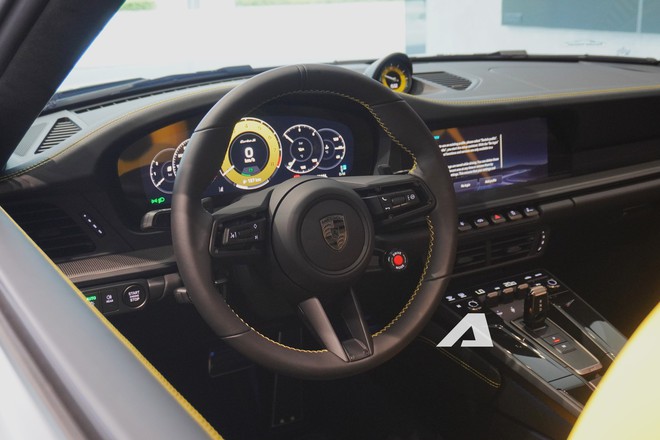 Ngắm Porsche 911 Turbo S thế hệ mới đầu ti&ecirc;n tại Việt Nam, d&agrave;n 'option' đủ mua 1 chiếc Civic - Ảnh 9.