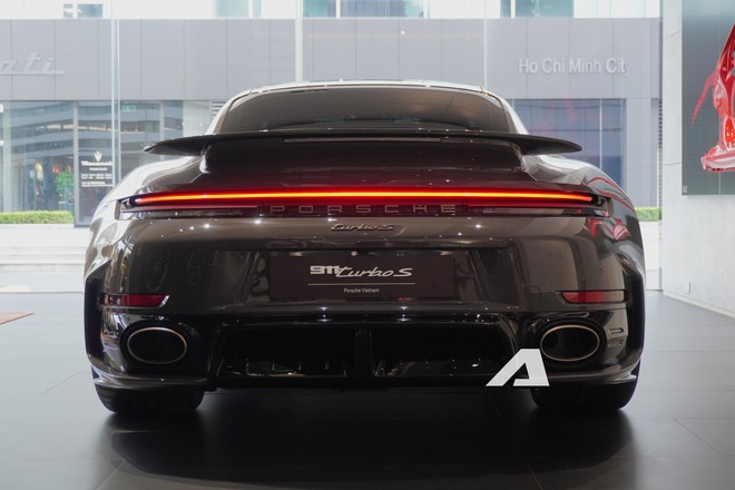 Ngắm Porsche 911 Turbo S thế hệ mới đầu ti&ecirc;n tại Việt Nam, d&agrave;n 'option' đủ mua 1 chiếc Civic - Ảnh 6.
