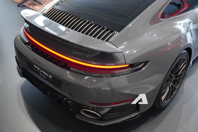 Ngắm Porsche 911 Turbo S thế hệ mới đầu ti&ecirc;n tại Việt Nam, d&agrave;n 'option' đủ mua 1 chiếc Civic - Ảnh 8.