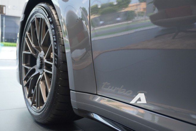 Ngắm Porsche 911 Turbo S thế hệ mới đầu ti&ecirc;n tại Việt Nam, d&agrave;n 'option' đủ mua 1 chiếc Civic - Ảnh 23.