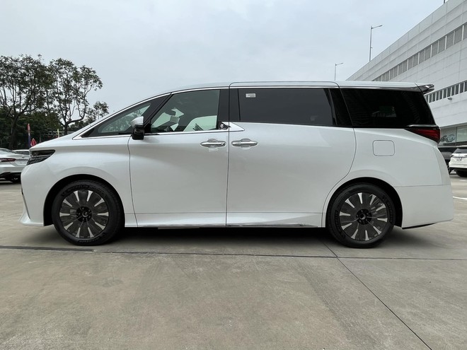 12 xe tạm dẫn đầu b&igrave;nh chọn CCA 2026 sau 1 tuần: Xpander bất ngờ vượt Limo Green, Jaecoo J5 thắng lớn, Geely b&aacute;m s&aacute;t n&uacute;t nhiều hạng mục - Ảnh 11.