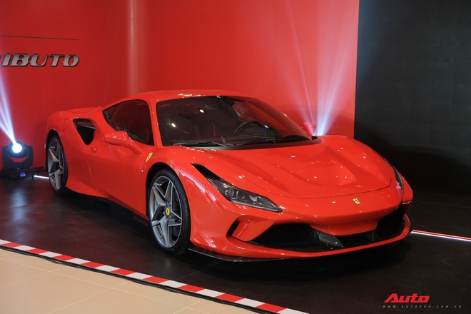 Showroom Ferrari chinh hang khai truong tai Viet Nam nhung moi chi ban sieu xe cu