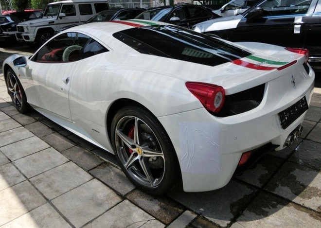 Hang hiem Ferrari 458 Italia doi 2015 dap hop duoc chao ban voi gia hon 10 ty dong tai Viet Nam nhung nguon goc gay chu y