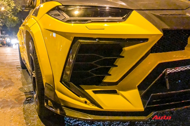 Lamborghini Urus do khung hon chiec cua dai gia Minh nhua xuat hien tren pho Sai Gon ngay dau nam moi