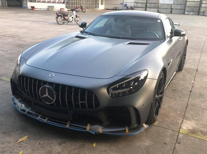 Mercedes-AMG GT R doc nhat Viet Nam ve tay dai gia Sai Gon gia ra bien len toi 21 ty dong