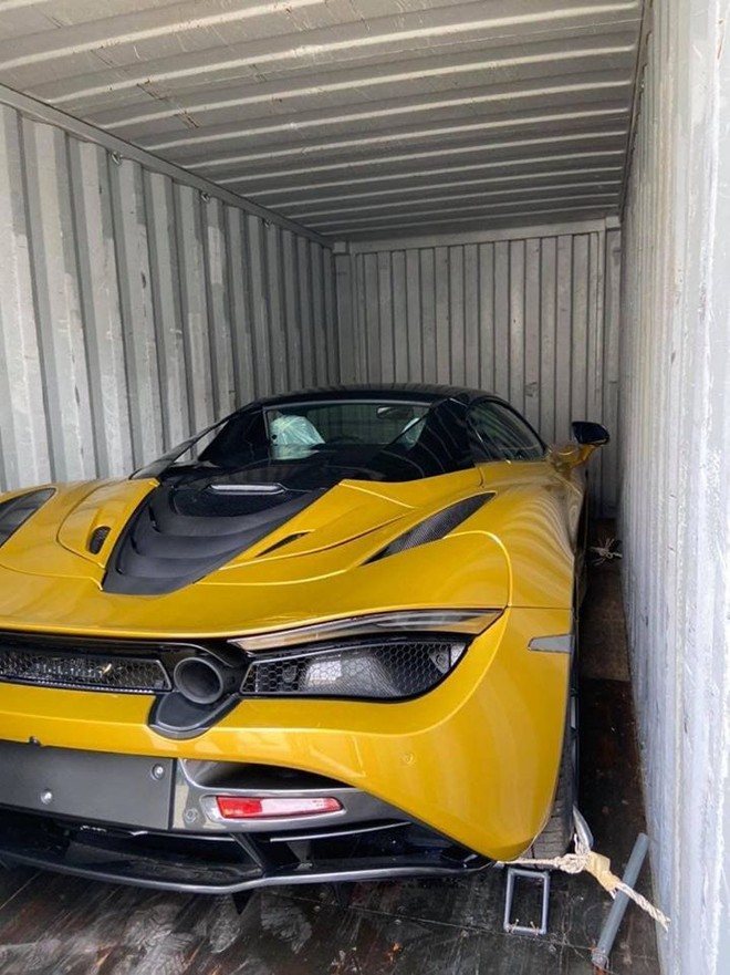 Khui cong McLaren 720S Spider thu 4 tai Viet Nam mau son la khien nhieu nguoi ban tan