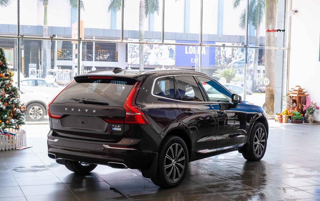 Volvo XC60 hạ giá gần 600 triệu sau 19.000 km Lựa chọn