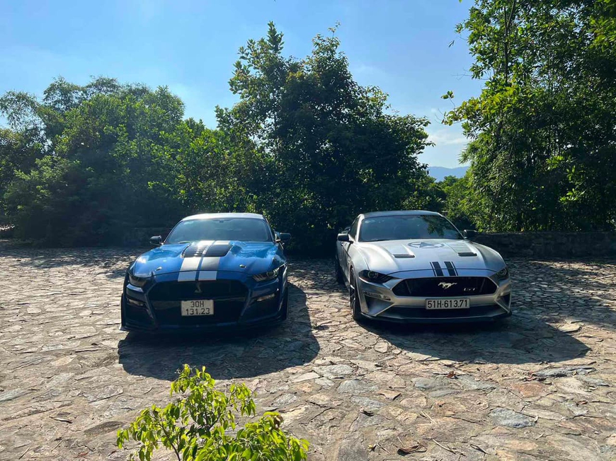 Bộ đôi cơ bắp Mỹ Ford Mustang hàng độc tại Việt Nam gia nhập bộ sưu tập nghìn tỷ, chung nhà với Bugatti Veyron - Ảnh 6. Bộ đôi cơ bắp Mỹ Ford Mustang hàng độc tại Việt Nam gia nhập bộ sưu tập nghìn tỷ, chung nhà với Bugatti Veyron - Ảnh 6.