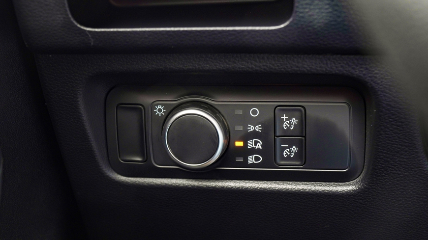 Ảnh thực tế Ford Ranger 2023 bản tiêu chuẩn tại VN: Giá 659 triệu đồng, hộp số sàn nhưng vẫn nhiều công nghệ - Ảnh 11. Ảnh thực tế Ford Ranger 2023 bản tiêu chuẩn tại VN: Giá 659 triệu đồng, hộp số sàn nhưng vẫn nhiều công nghệ - Ảnh 11.