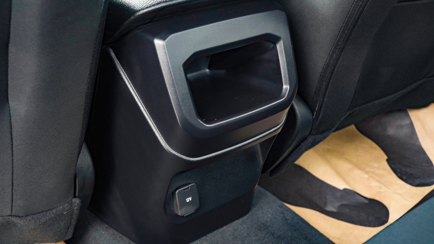 Ảnh thực tế Ford Ranger 2023 bản tiêu chuẩn tại VN: Giá 659 triệu đồng, hộp số sàn nhưng vẫn nhiều công nghệ - Ảnh 16. Ảnh thực tế Ford Ranger 2023 bản tiêu chuẩn tại VN: Giá 659 triệu đồng, hộp số sàn nhưng vẫn nhiều công nghệ - Ảnh 16.
