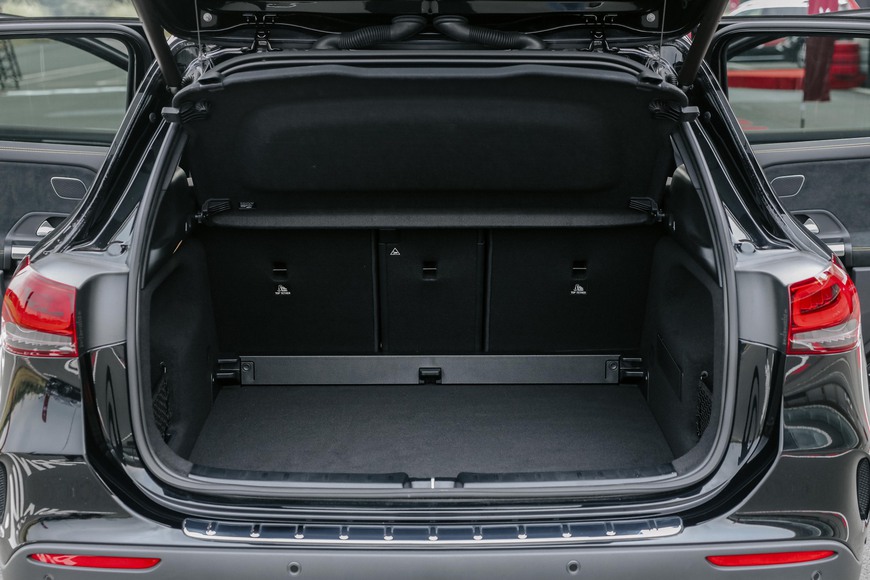Khám phá Mercedes-AMG GLA 45 S chính hãng - SUV giá 3,43 tỷ đồng cho người mê tốc độ - Ảnh 14. Khám phá Mercedes-AMG GLA 45 S chính hãng - SUV giá 3,43 tỷ đồng cho người mê tốc độ - Ảnh 14.