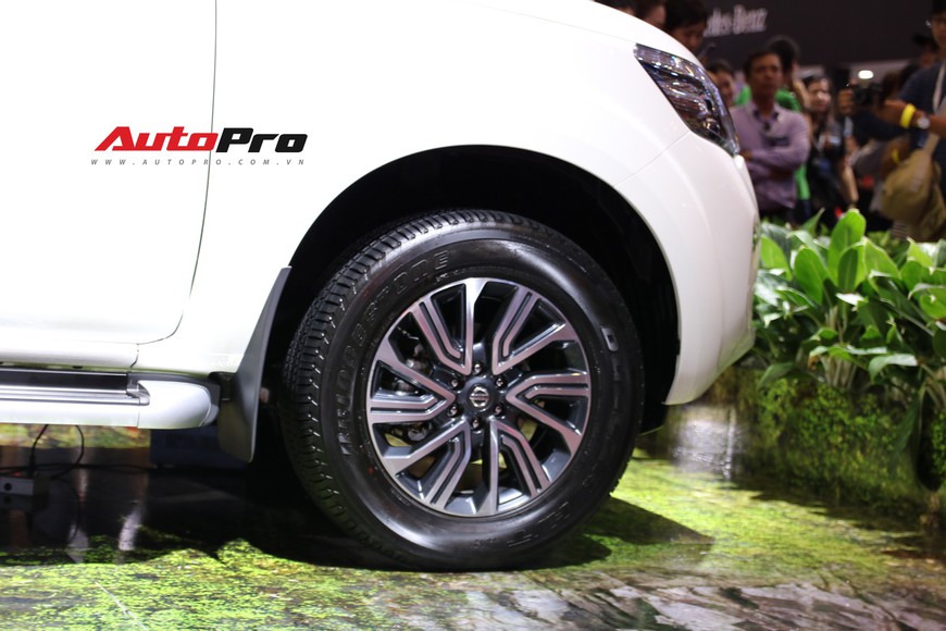 Cận cảnh Nissan Terra - SUV 7 chỗ tham vọng soán ngôi Toyota Fortuner tại Triển lãm Ô tô Việt Nam 2018 - Ảnh 5. Cận cảnh Nissan Terra - SUV 7 chỗ tham vọng soán ngôi Toyota Fortuner tại Triển lãm Ô tô Việt Nam 2018 - Ảnh 5.