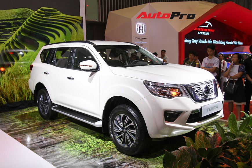Cận cảnh Nissan Terra - SUV 7 chỗ tham vọng soán ngôi Toyota Fortuner tại Triển lãm Ô tô Việt Nam 2018 - Ảnh 1. Cận cảnh Nissan Terra - SUV 7 chỗ tham vọng soán ngôi Toyota Fortuner tại Triển lãm Ô tô Việt Nam 2018 - Ảnh 1.
